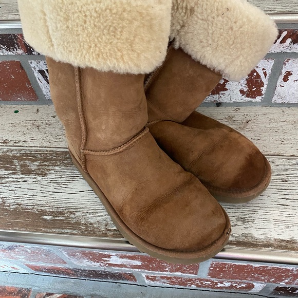 CLASSIC UGGS! Wear them rolled up or down!! Well loved w/ LOTS of life left 😎😎 - Picture 3 of 12